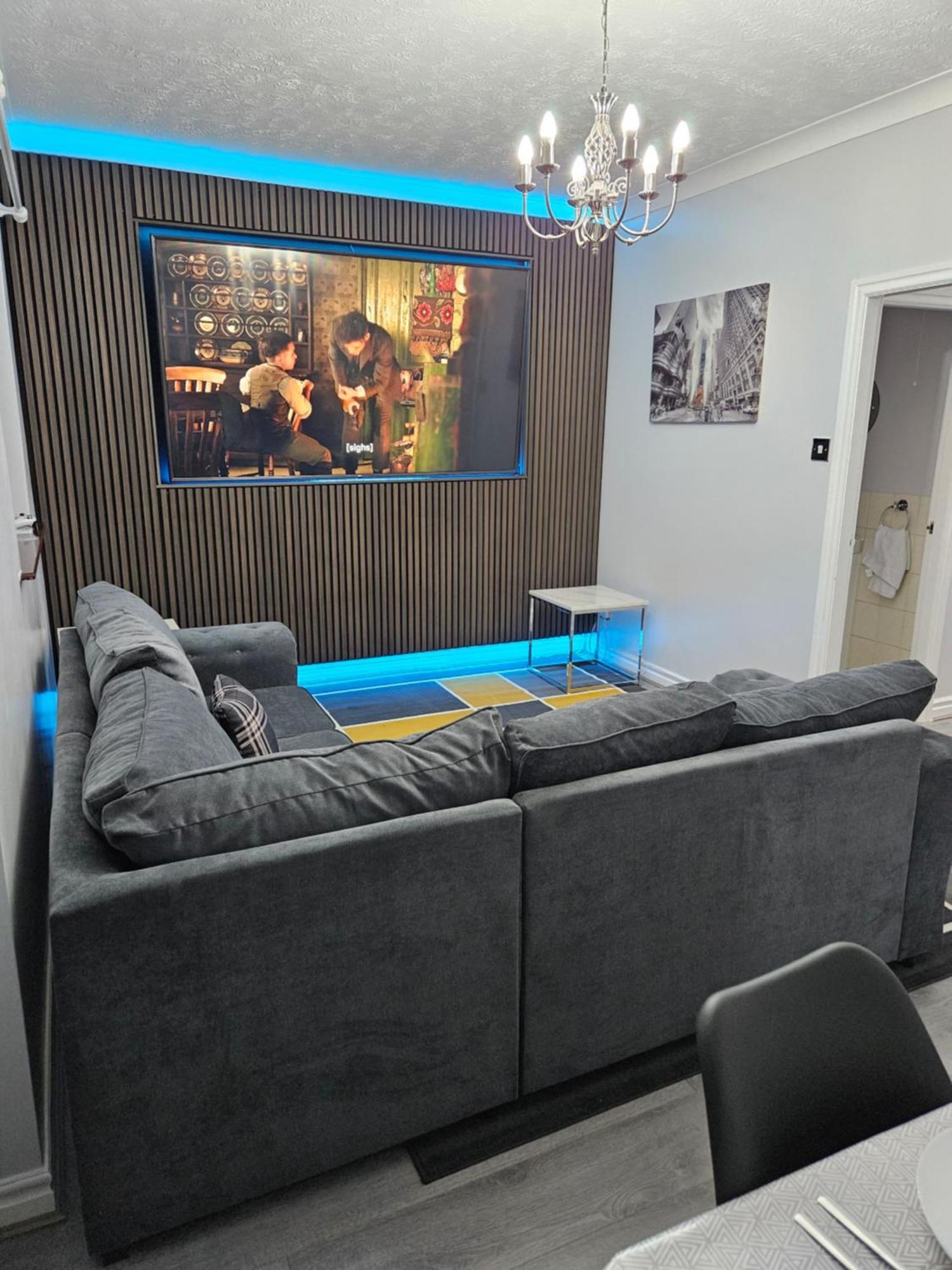 Lister Park Bradford 2Bed Detached Cottage House Parking Cinema Screen Games Room Exterior photo