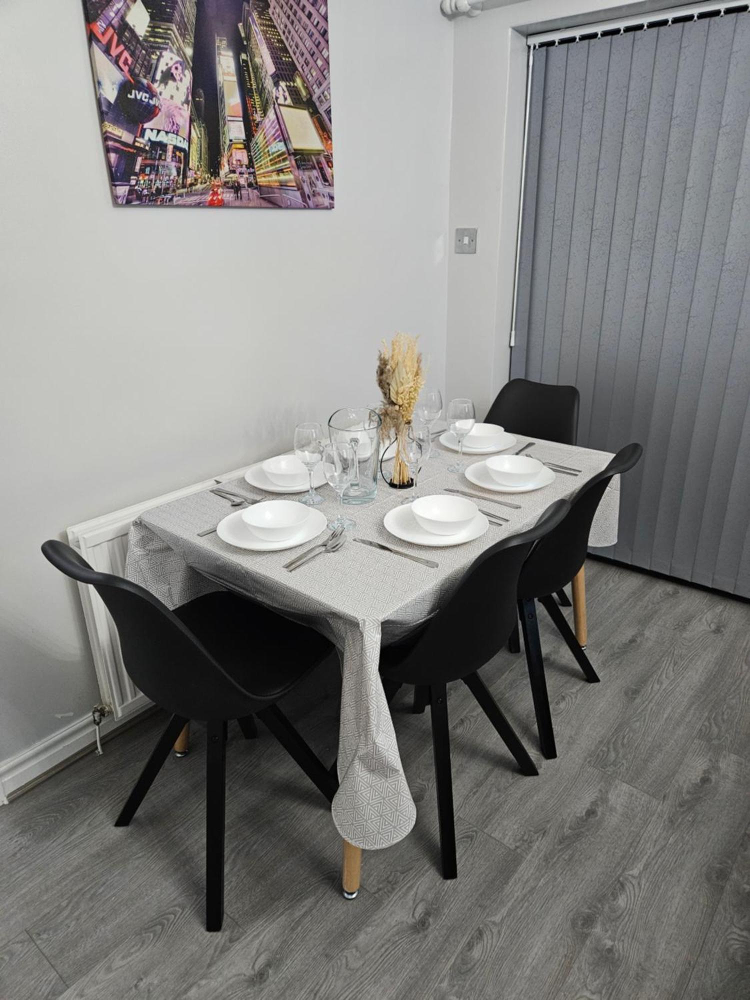 Lister Park Bradford 2Bed Detached Cottage House Parking Cinema Screen Games Room Exterior photo